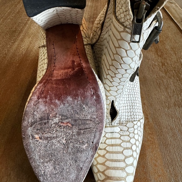 FreeBird Joey- white snakeskin - Picture 6 of 6